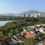 Flat com 65 metros; sala; duas suítes; cozinha Recém-reformado