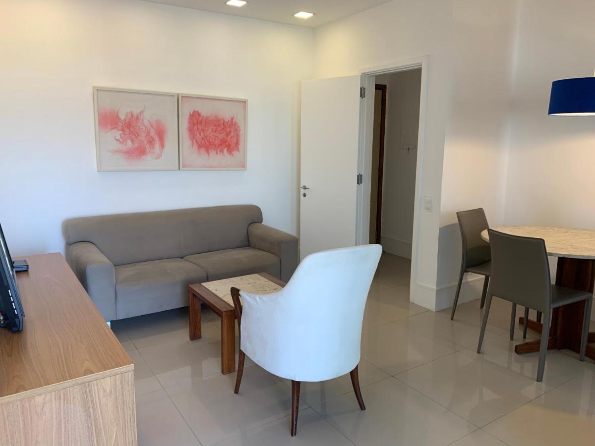 Flat Com 65 Metros; Sala; Duas Suítes; Cozinha Recém-reformado