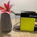 Flat com 65 metros; sala; duas suítes; cozinha Recém-reformado