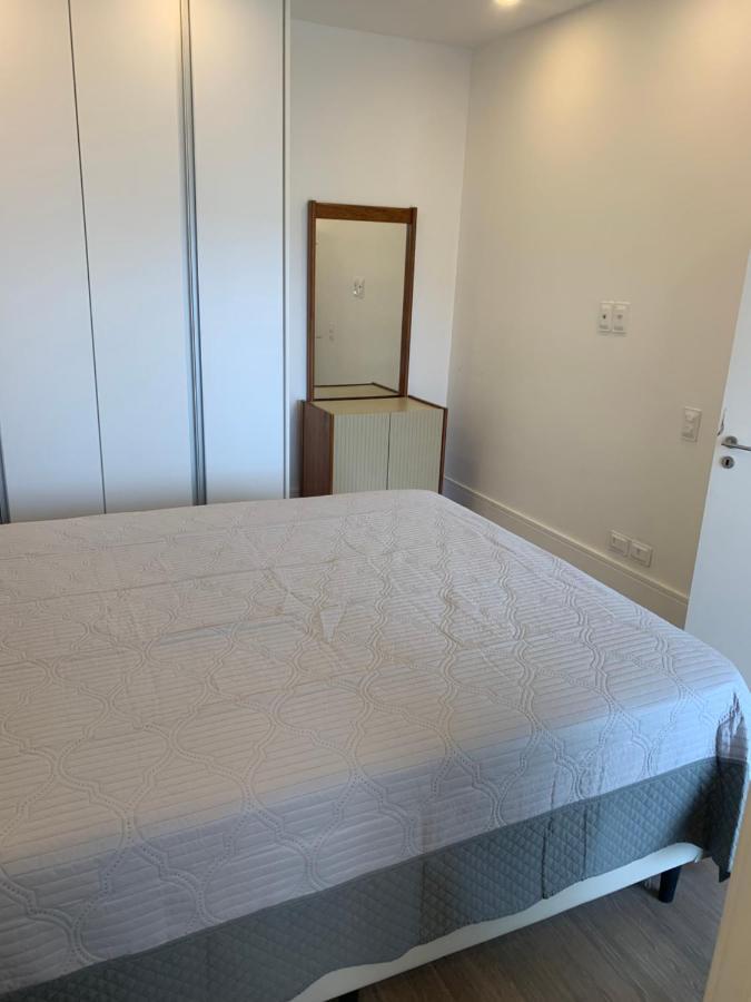 Flat Com 65 Metros; Sala; Duas Suítes; Cozinha Recém-reformado *